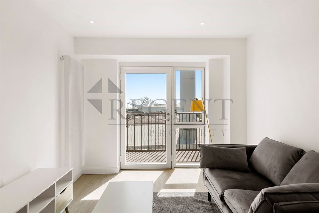 Property photo 3 of 12 Reception