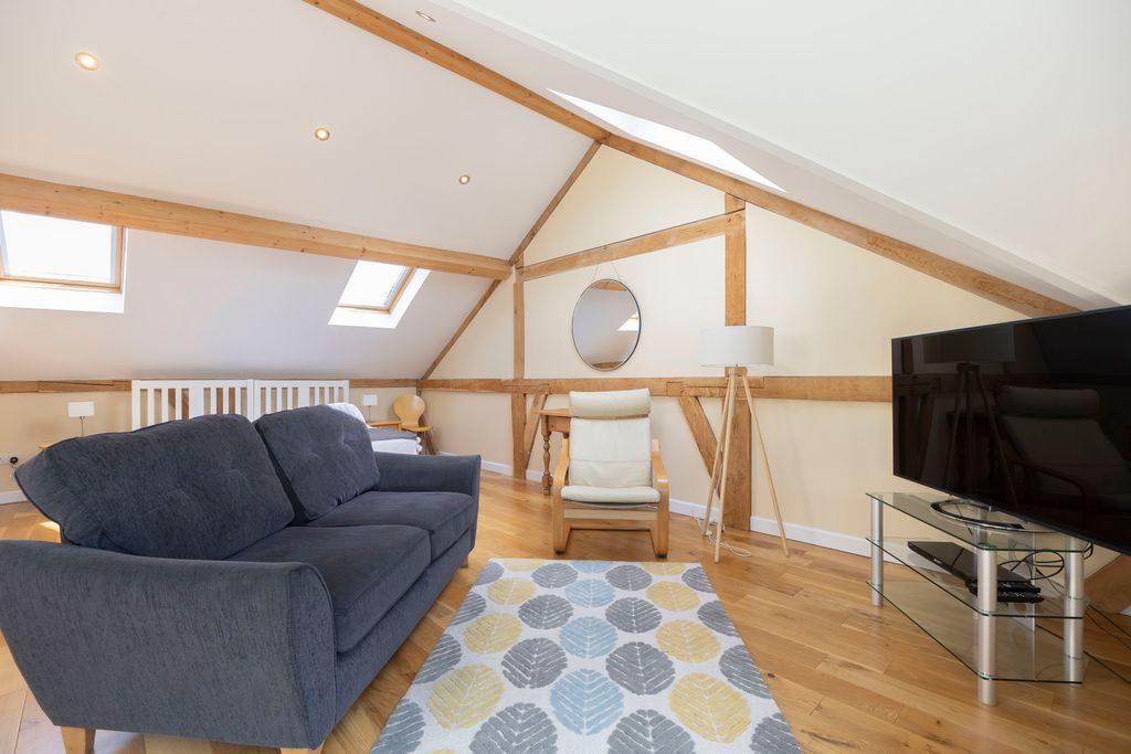 Property photo 1 of 8 Prestbury-07