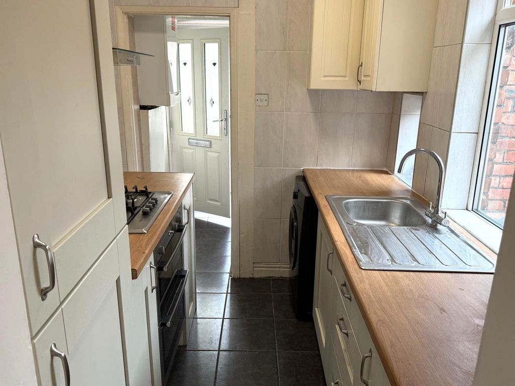 Property photo 3 of 9 Kitchen