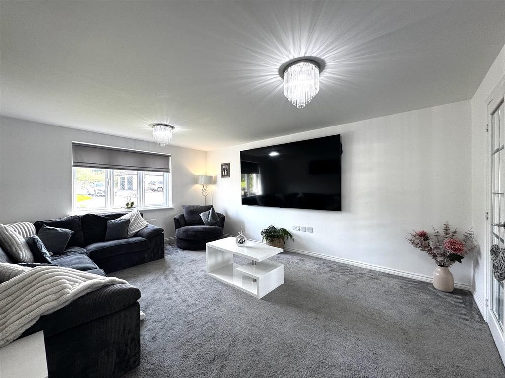 Property photo 3 of 25 Lounge