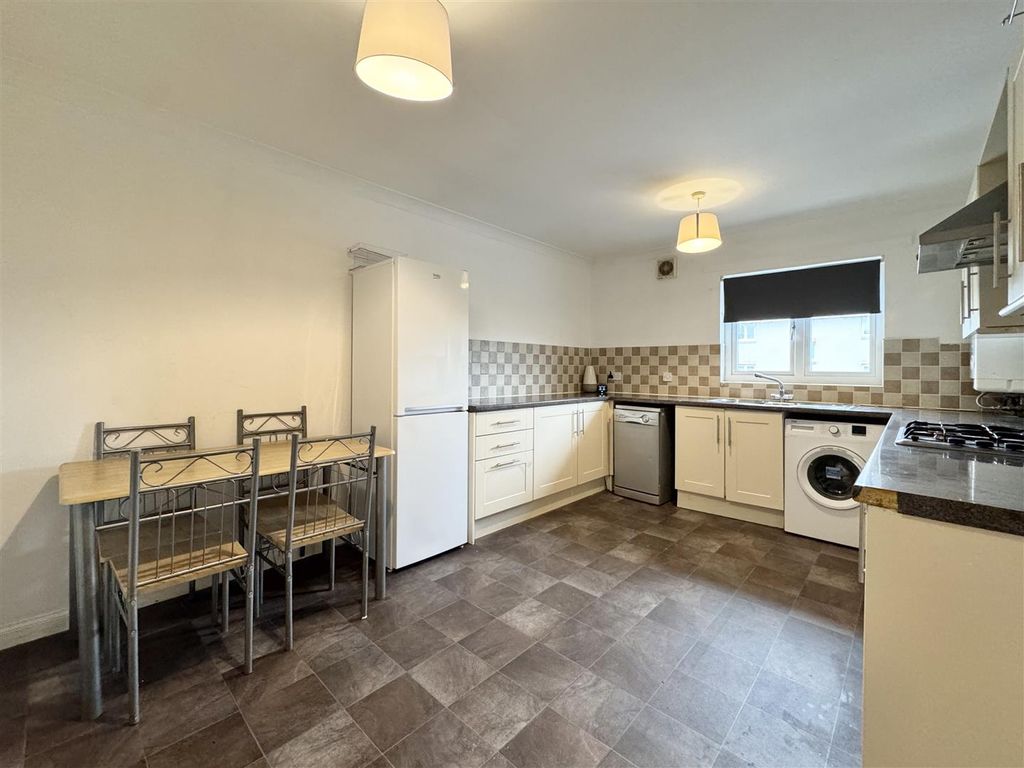 Property photo 3 of 13 Kitchen/Dining