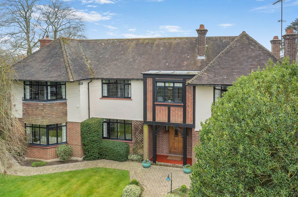 Property photo 2 of 35