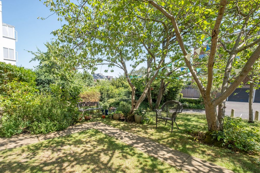 Property photo 3 of 11