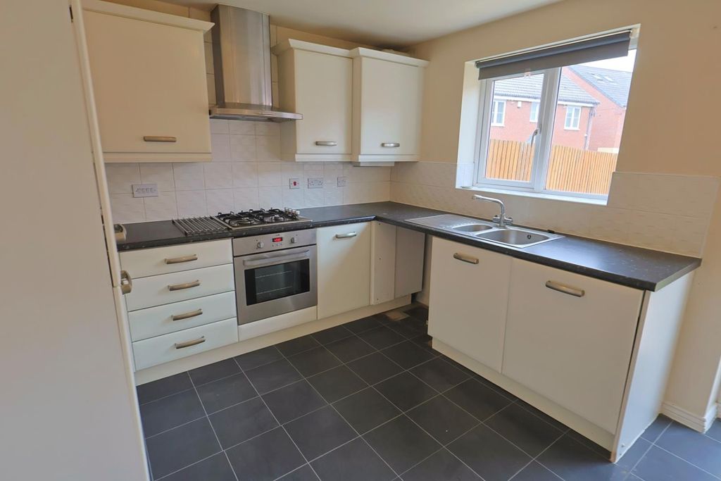Property photo 3 of 16 Kitchen