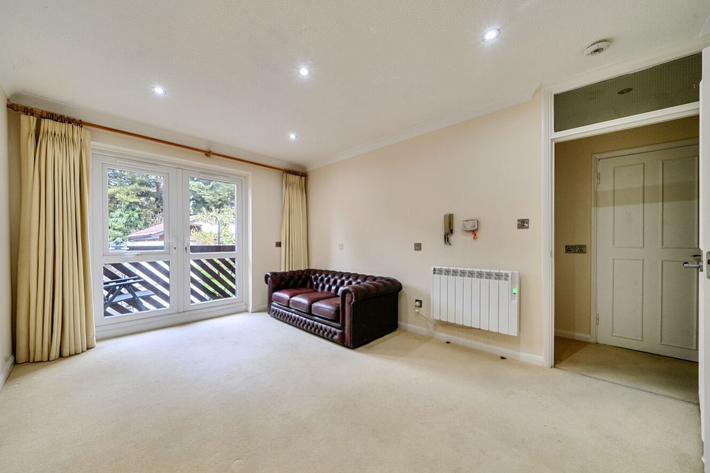 Property photo 1 of 8 1436829-2-69Cbab8...