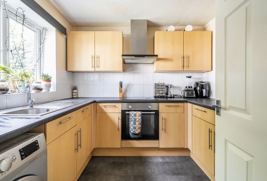 Property photo 3 of 22 1333210-7-688Ba9d...