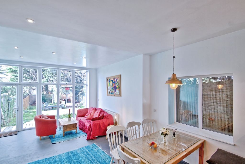 Property photo 3 of 18