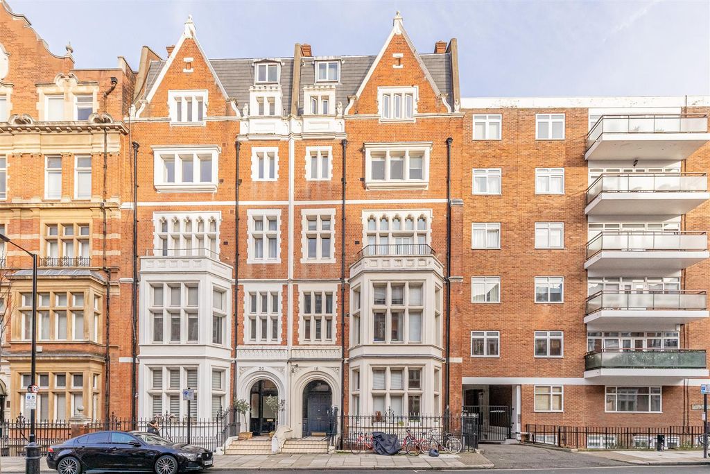 Property photo 1 of 9 Palace Court (1).Jpg