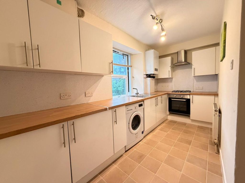 Property photo 2 of 11 Kitchen