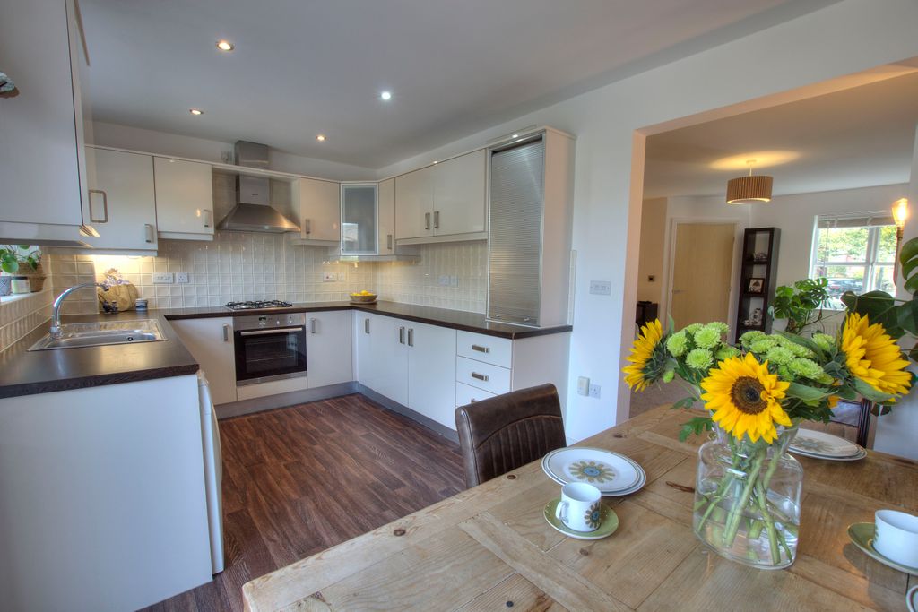 Property photo 2 of 27 2. Kitchen