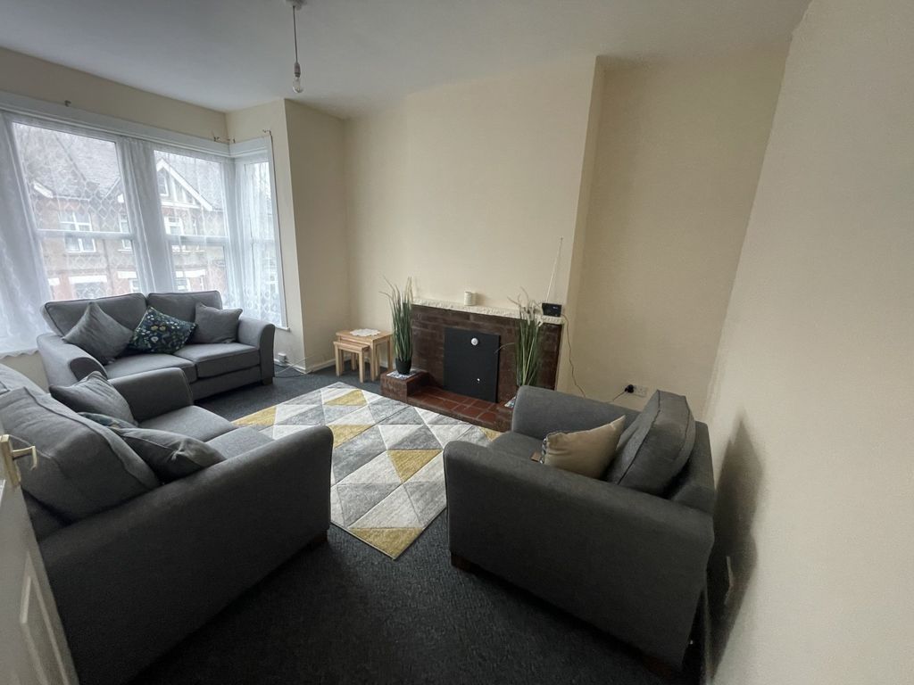 Property photo 3 of 5