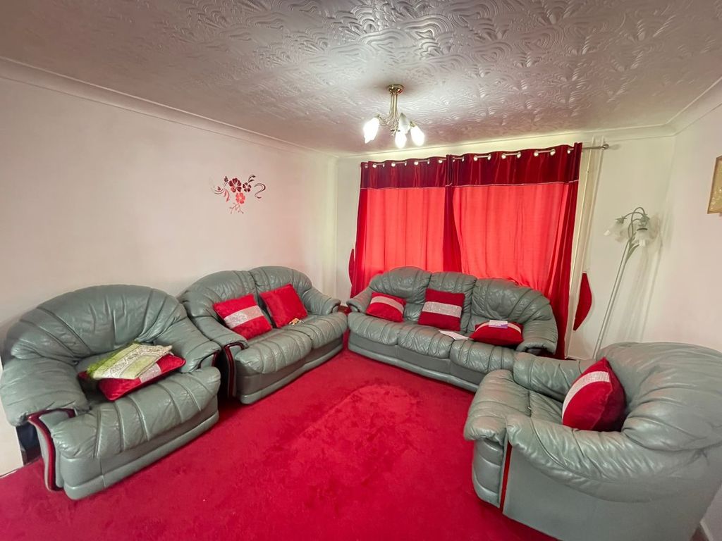 Property photo 2 of 6