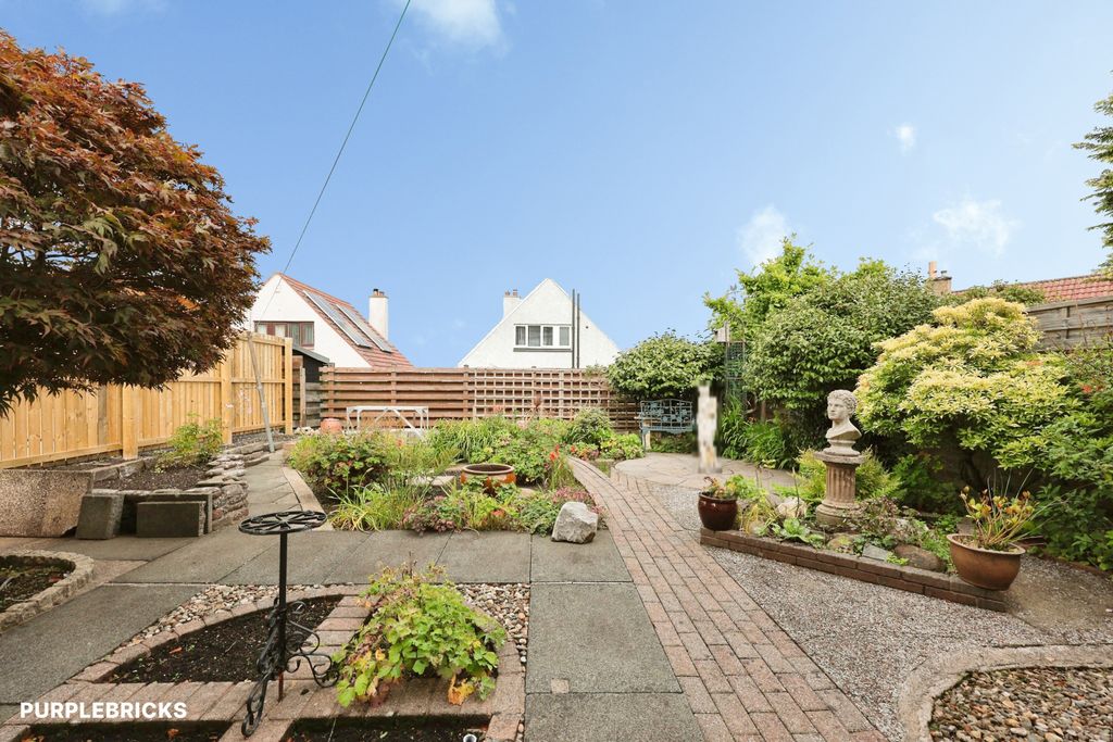 Property photo 3 of 28 Garden