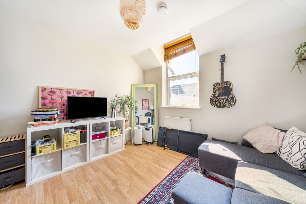 Property photo 3 of 19 1483551-3-6A3B9dc...