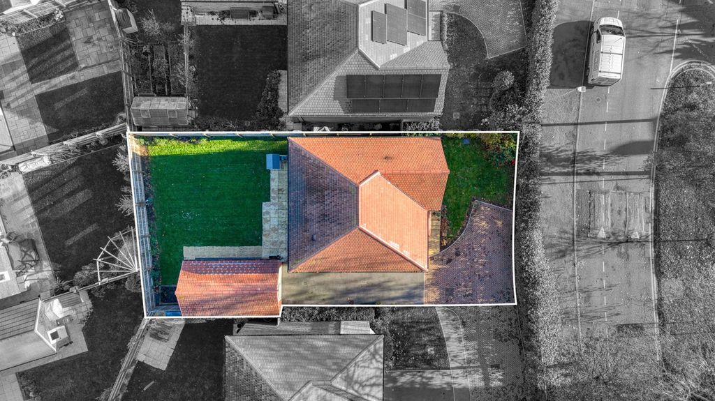 Property photo 3 of 28