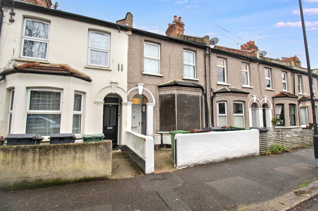 Property photo 2 of 11 96B Turner Road, Walthamstow, London E17 3Jq