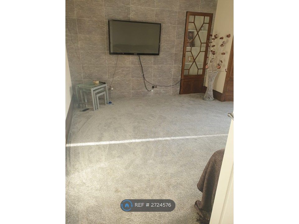 Property photo 1 of 16 Living Room