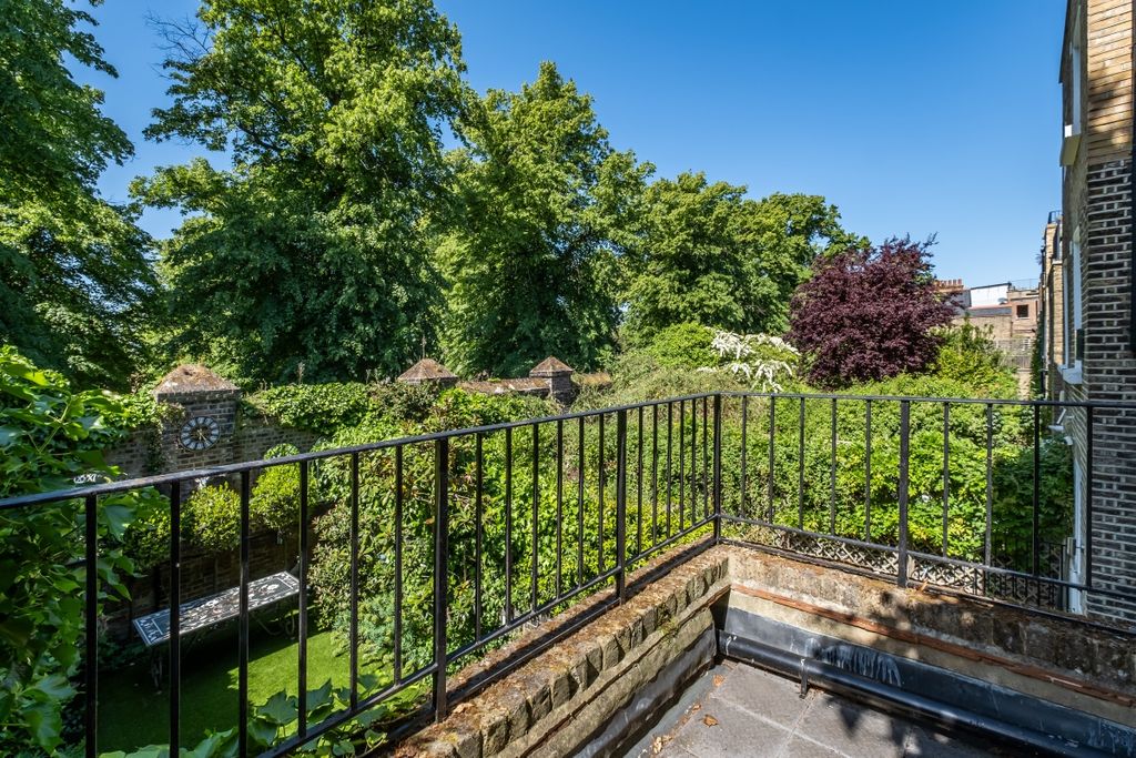 Property photo 2 of 12 Terrace
