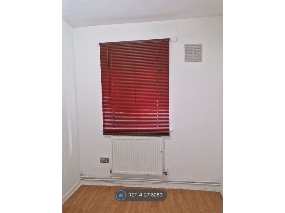 Property photo 3 of 12 Room 1 Pix 1