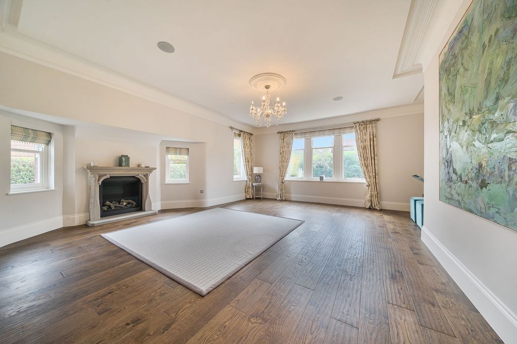 Property photo 2 of 30