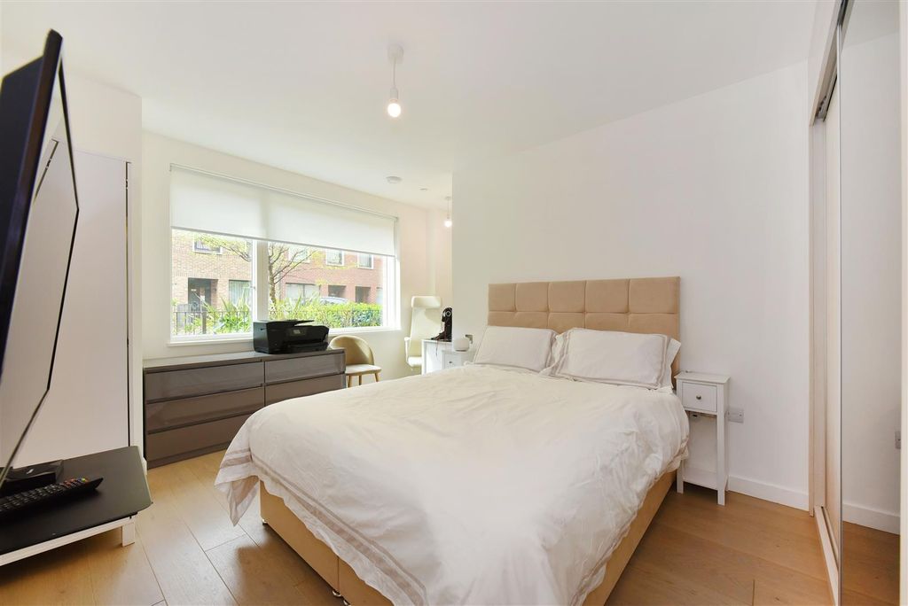 Thonrey Close, London NW9 photo 5