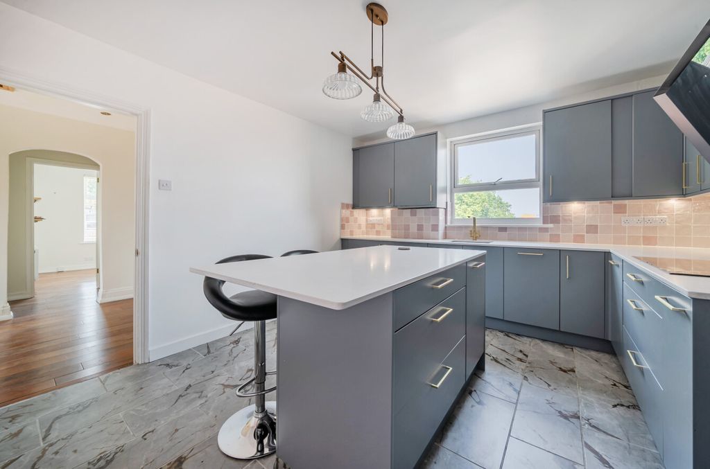 Property photo 3 of 13 1495576-18-6A58Df...