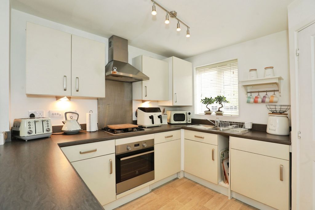 Property photo 2 of 16 Kitchen