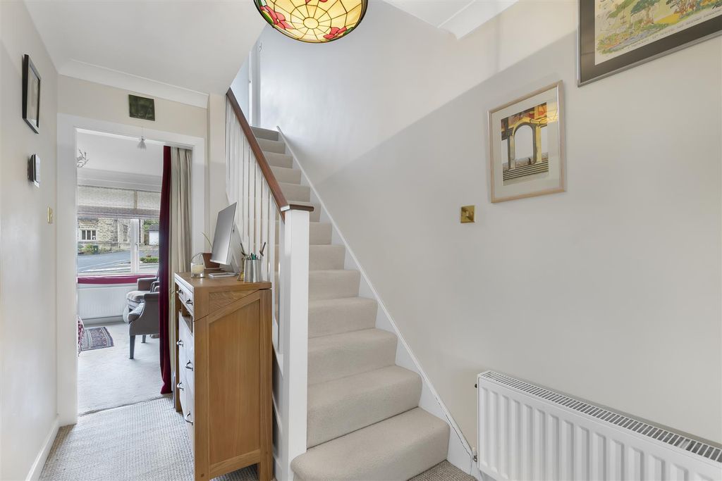 Property photo 2 of 18 Ent Hall.Jpg