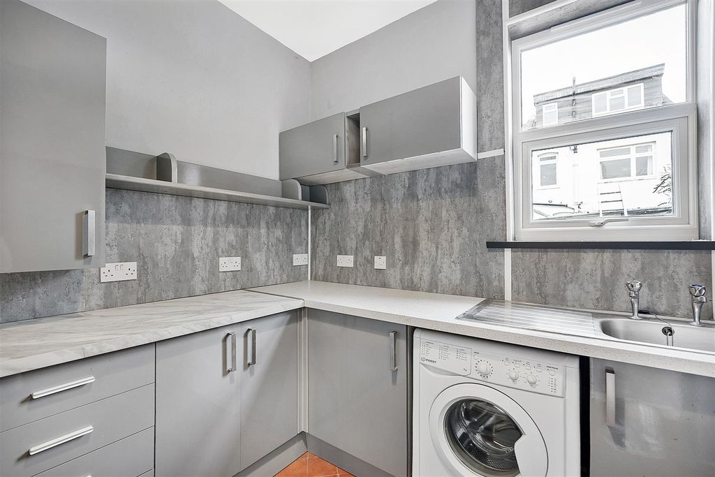 Property photo 3 of 20 Kitchen