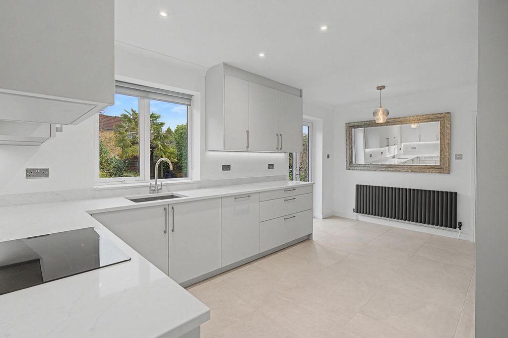 Property photo 3 of 28