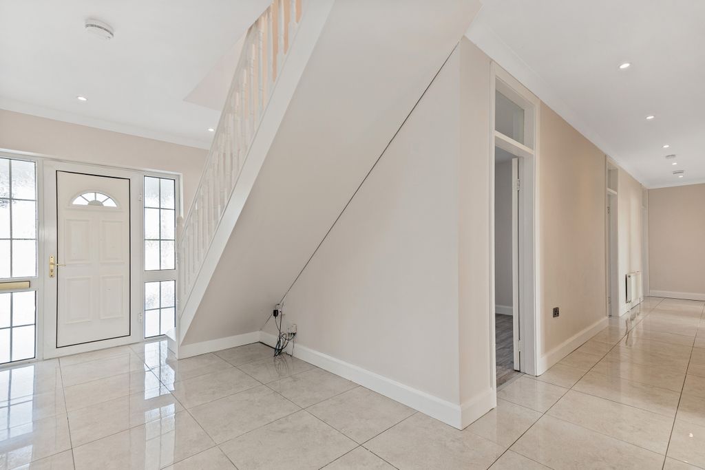 Property photo 2 of 41