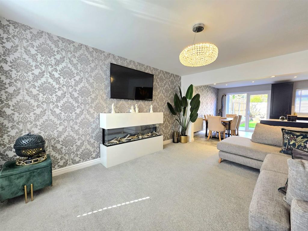 Property photo 2 of 28 Lounge