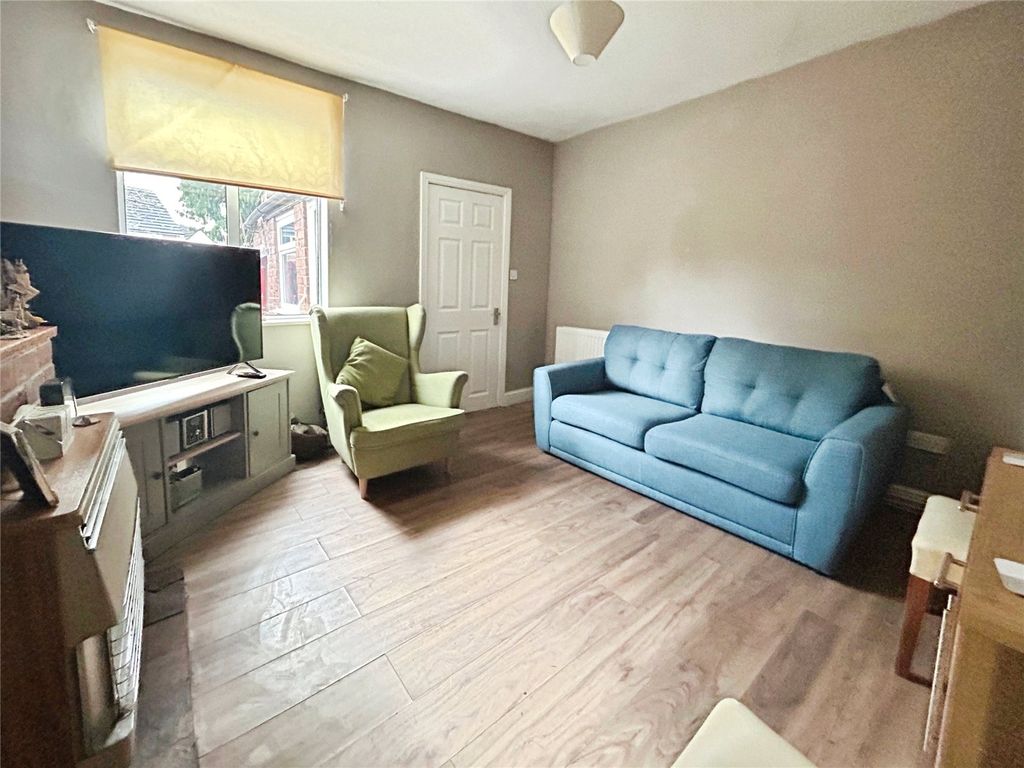 Property photo 3 of 13 Lounge