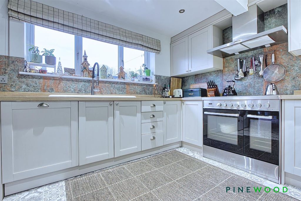 Property photo 3 of 27 Kitchen Diner