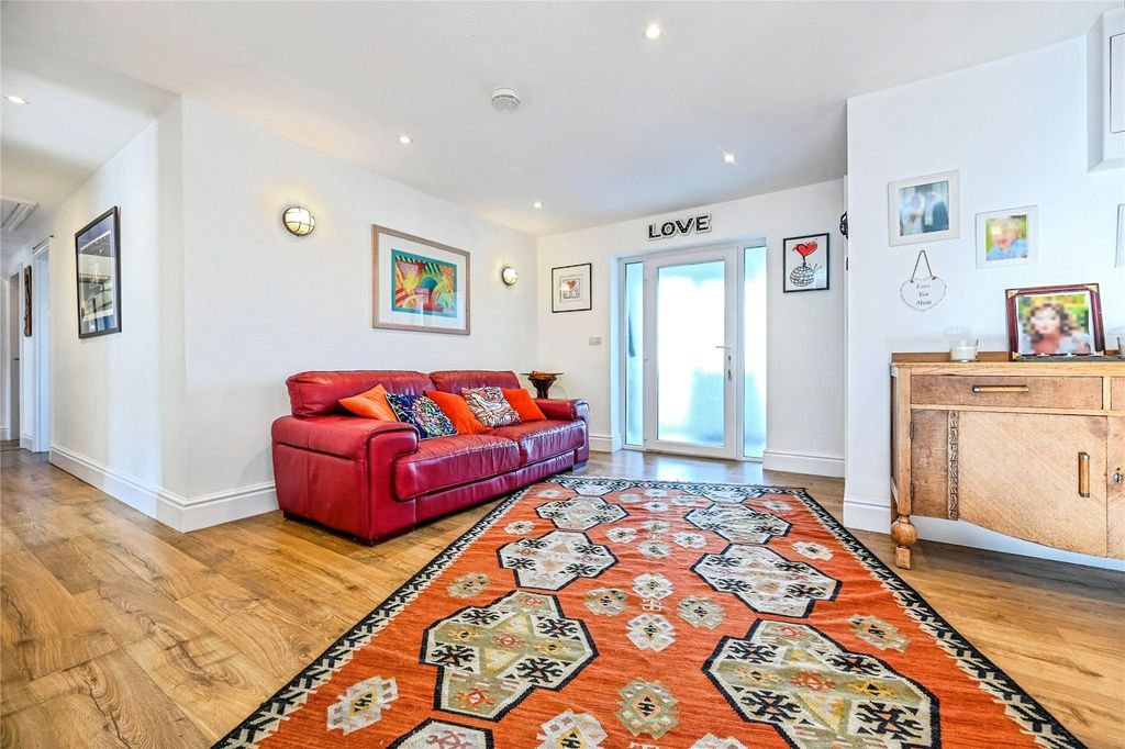 Property photo 2 of 26 Picture No. 30