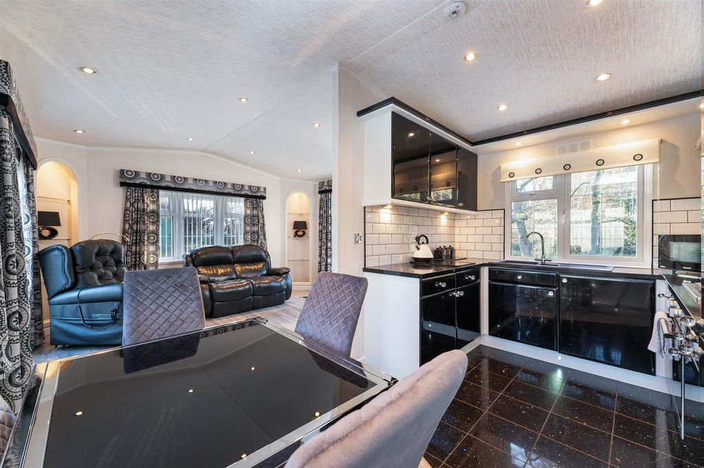 Property photo 3 of 25 Living Accommodation