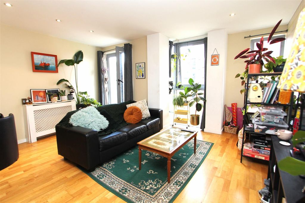 Property photo 1 of 16 Living .Jpg