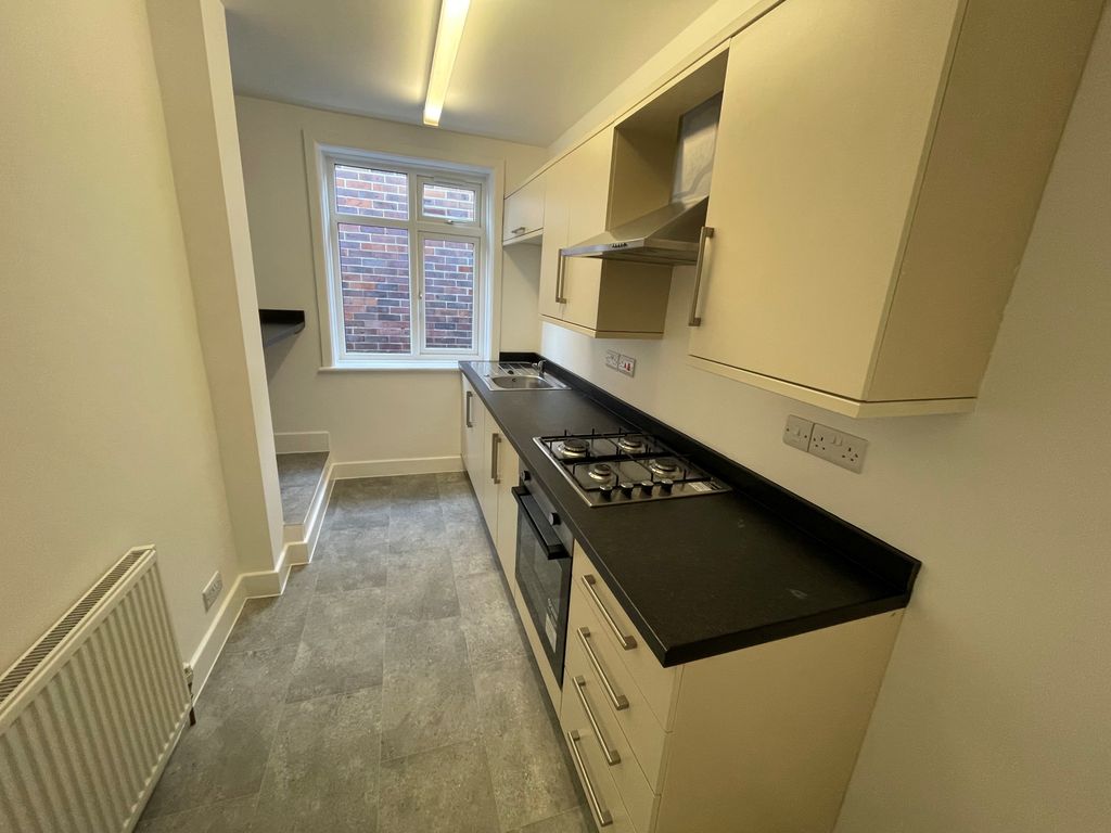 Property photo 3 of 6 Kitchen (2)