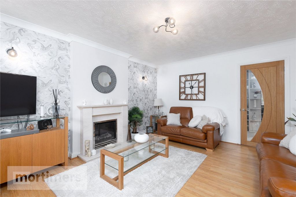 Property photo 2 of 25 Living Room