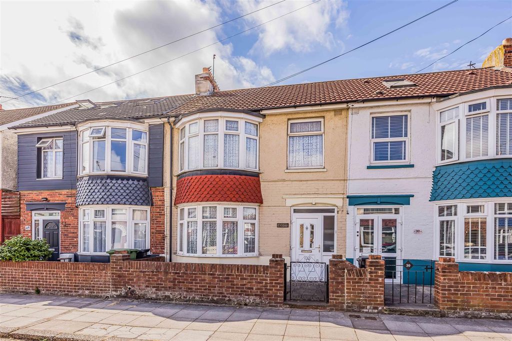 Property photo 1 of 18 32 Lovett Road, Portsmouth-Small-Porticomarketing-