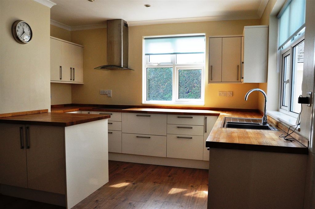 Property photo 2 of 18 Kitchen.Jpg