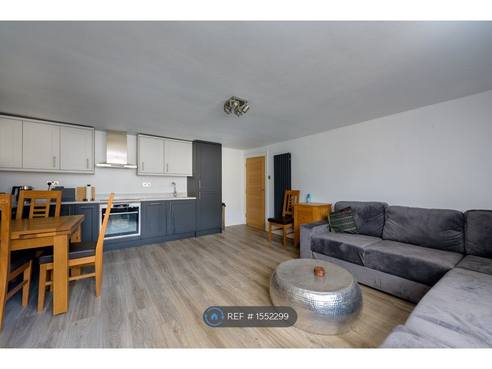 2 bed flat to rent Bath