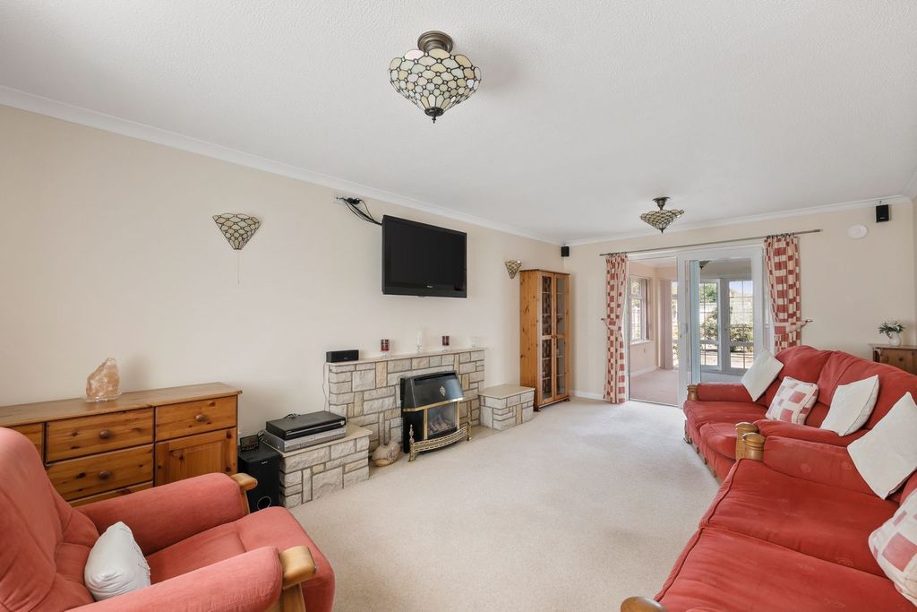 Property photo 2 of 25