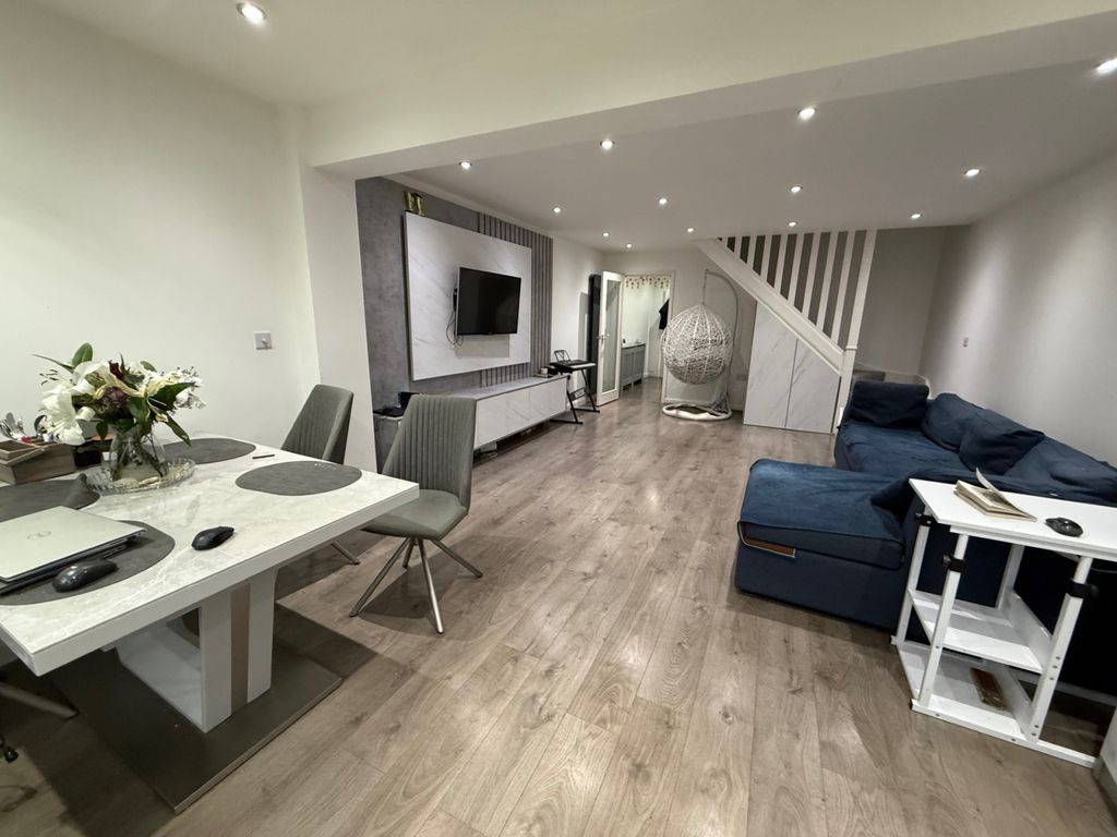 Property photo 1 of 7 Two Bedroom House To Rent