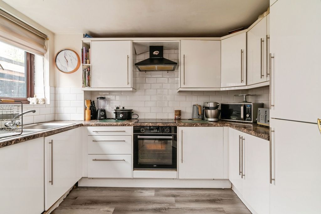 Property photo 2 of 17 Photo