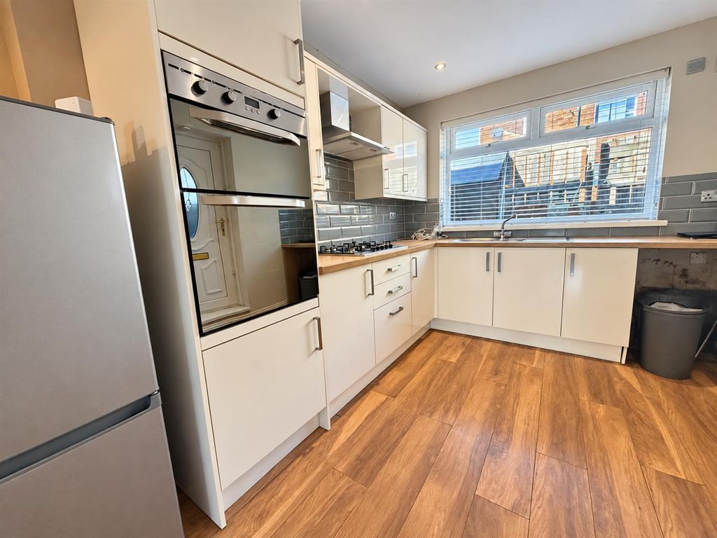 Property photo 2 of 13 Naturally Brightened Property Interior(2).Png