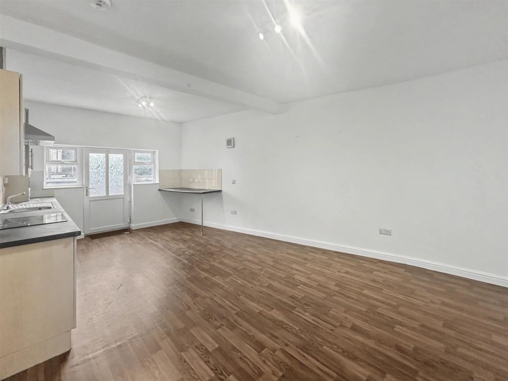 Property photo 3 of 12 010 Diner.Jpeg