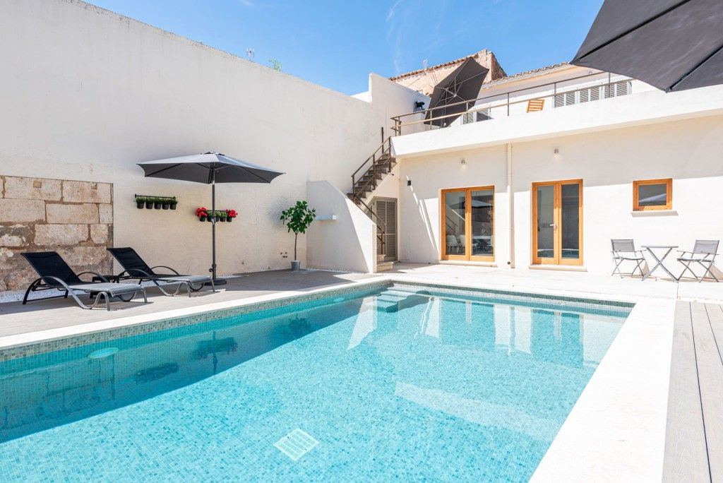 Property photo 2 of 20 Swimming Pool (5)