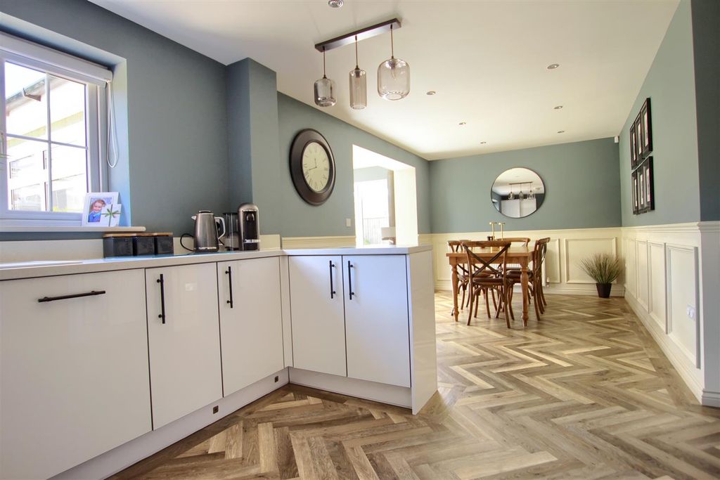 Property photo 3 of 18 mc8.Jpg