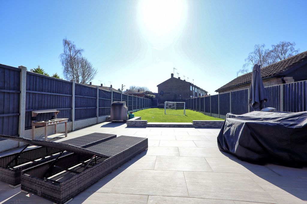 Property photo 2 of 31